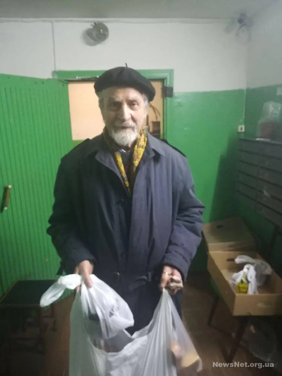 «Волонтери Оболоні» привітали з Великоднем мешканців Оболонського району